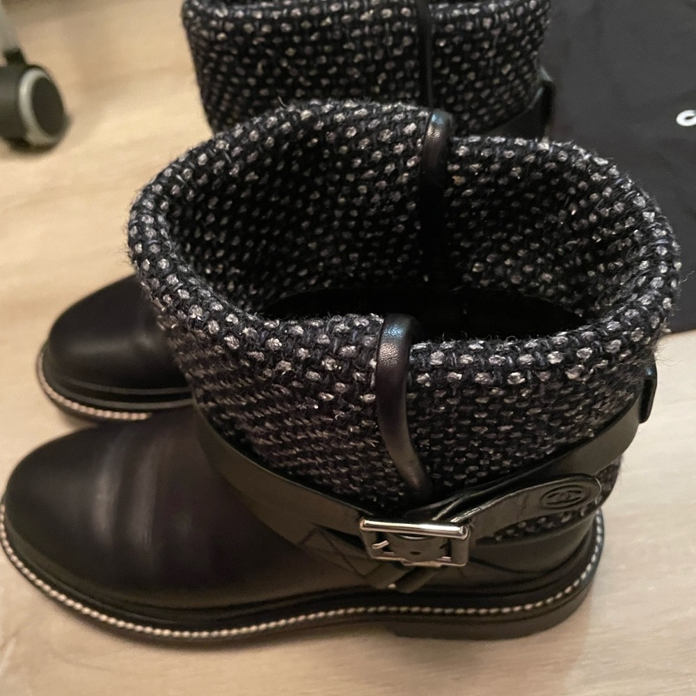 Stunning Chanel boots - Picture 7 of 16